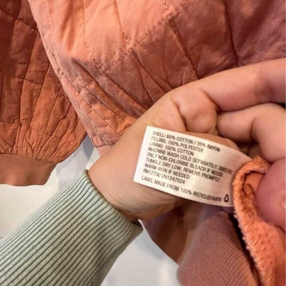 Woman’s quilted sweatshirt. Crew neck. New without tags. Size large. Salmon colo - Picture 5 of 7